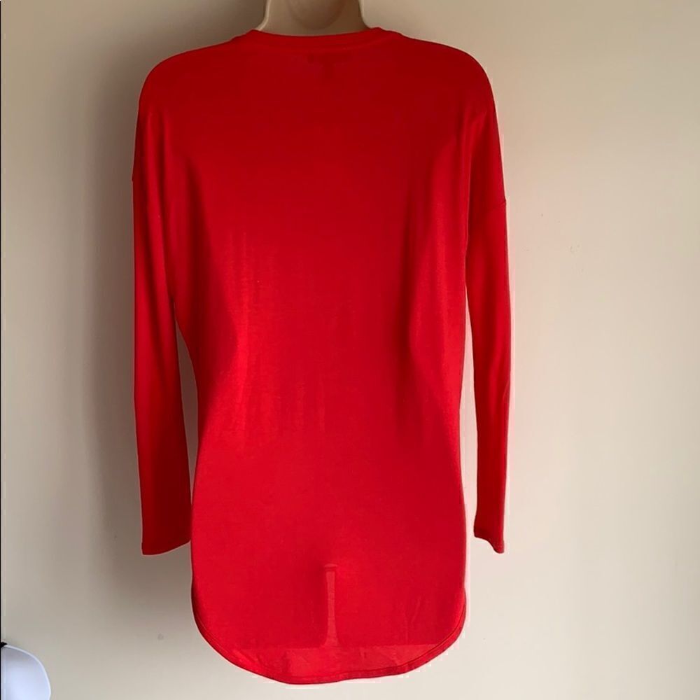 V-neck basic shirt - Picture 3 of 3